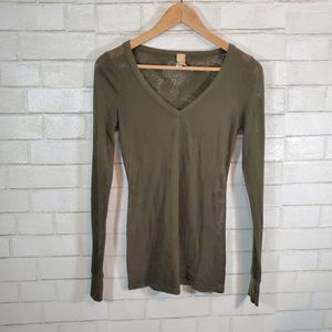 BKE v-neck lightweight long sleeve top